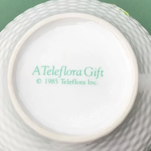 Vintage 1985 Teleflora Teapot Basketweave Floral Design EUC - Picture 4 of 13